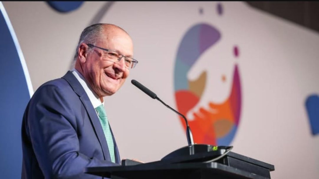 Alckmin afasta conexão entre decisão do STF aplicada a Bolsonaro e tarifa dos EUA