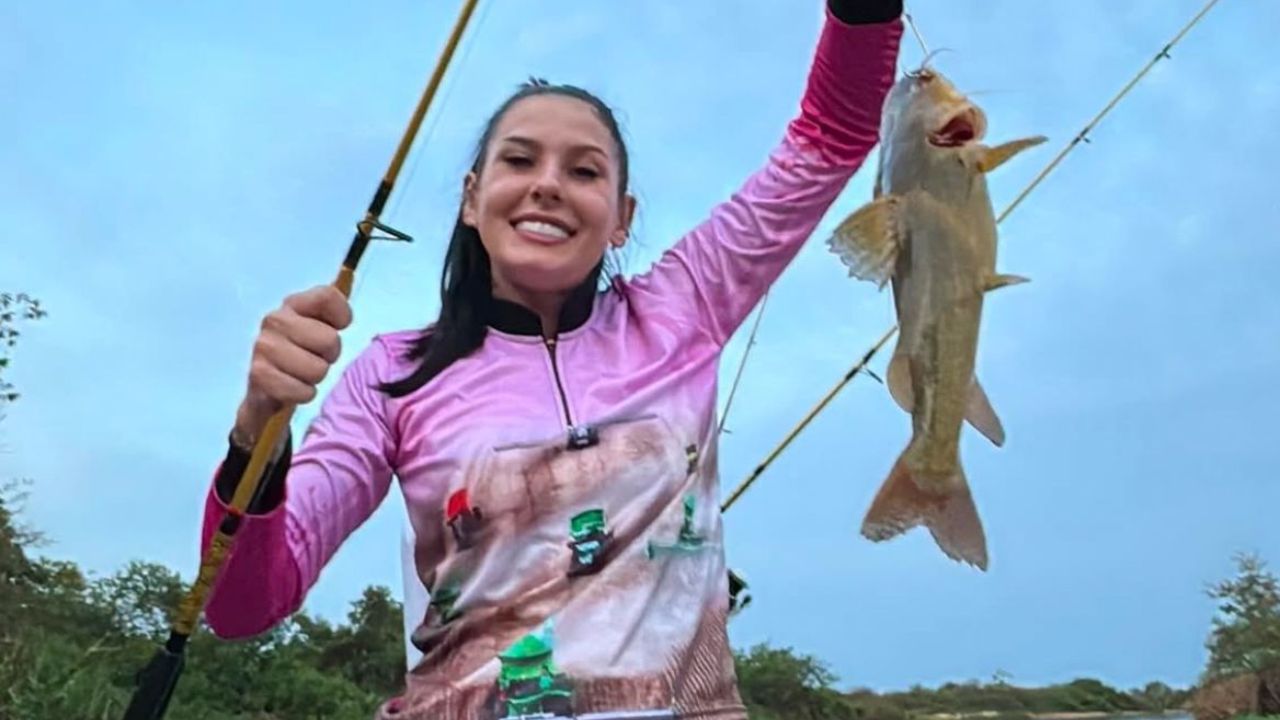 Ana Castela com primeiro peixe pescado | Reprodução/Instagram/@anacastela