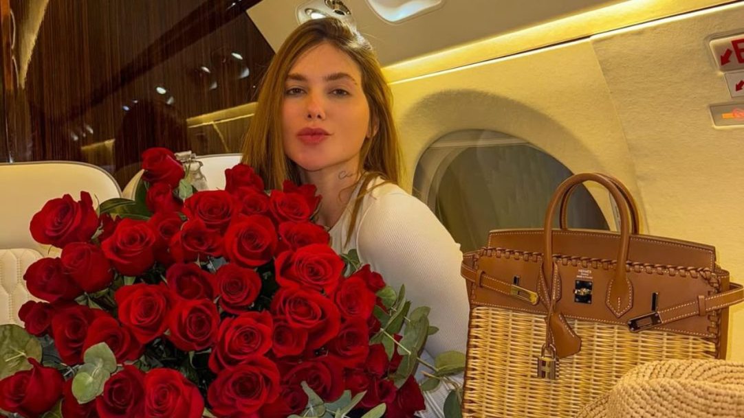 Virgínia surge com buquê depois de ser flagrada no mesmo iate que Vinicius Jr