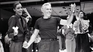 Looks memoráveis que eternizam o legado de Giorgio Armani