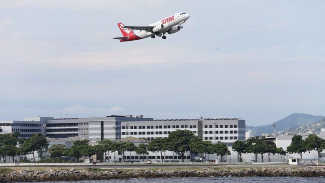 Santos Dumont está fechado para pousos e decolagens; reabertura está prevista para esta tarde