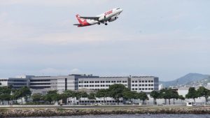 Santos Dumont está fechado para pousos e decolagens; reabertura está prevista para esta tarde