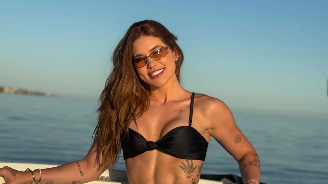 Virgínia Fonseca passa tarde luxuosa em meio ao mar