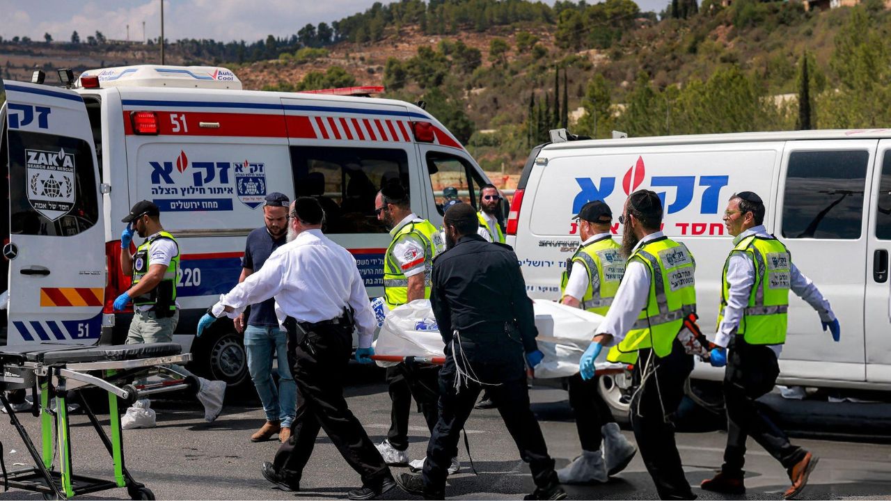 Ataque a tiros a ônibus em Jerusalém | Reprodução/MENAHEM KAHANA/Getty Images Embed