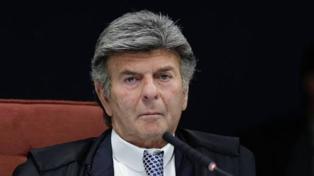 Fux vota pela nulidade do processo afirmando incompetência do STF