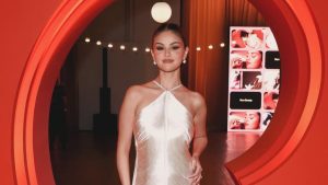 Selena Gomez fala sobre corpo, autoestima e os impactos das críticas na vida pública