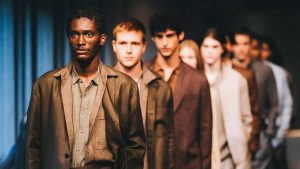 Ricardo Almeida reinventa a alfaiataria com foco na liberdade