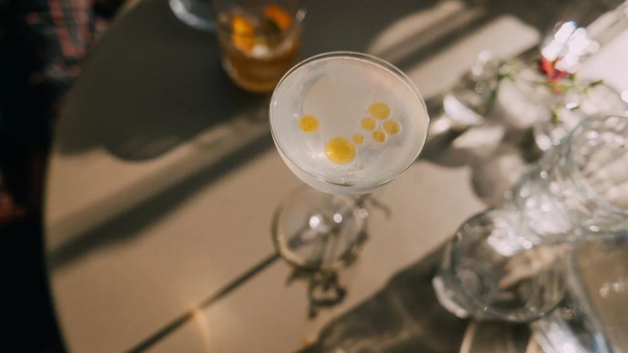 Substância pode ser facilmente confundida com álcool | Reprodução/X/@metropoles)