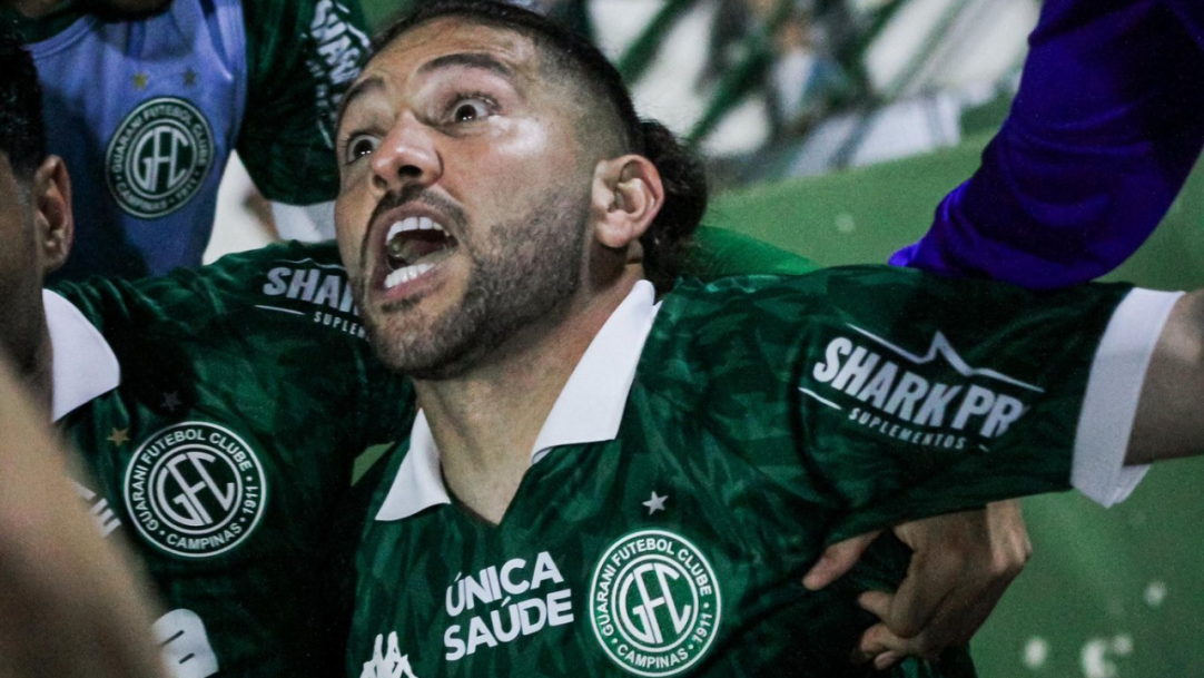 Guarani vence Brusque no Brinco e dá passo importante para acesso à Série B