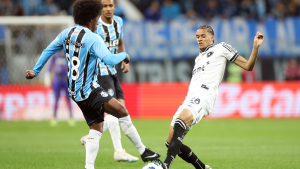 Grêmio e Botafogo empatam jogo atrasado em Porto Alegre com arbitragem polêmica