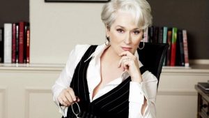 Meryl Streep é vista em Milão caracterizada como Miranda Priestly para O Diabo Veste Prada 2