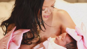 A filha de Rihanna  é registrada e nome homenageia o pai A$AP Rocky