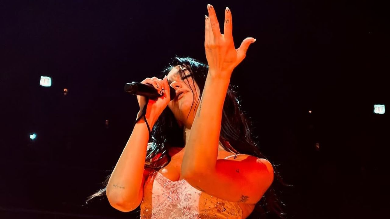 Dua Lipa na "Radical Optimism Tour" | Reprodução/Instagram/@dualipabrasilofc