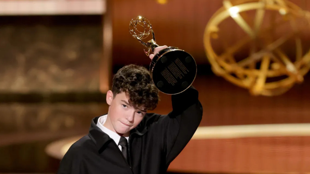 Emmy 2025: vitórias de The Pitt e Adolescência marcam a premiação