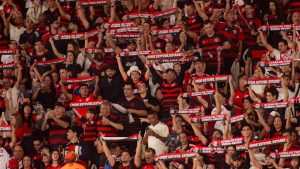 Flamengo vence Estudiantes em jogo marcado por arbitragem polêmica