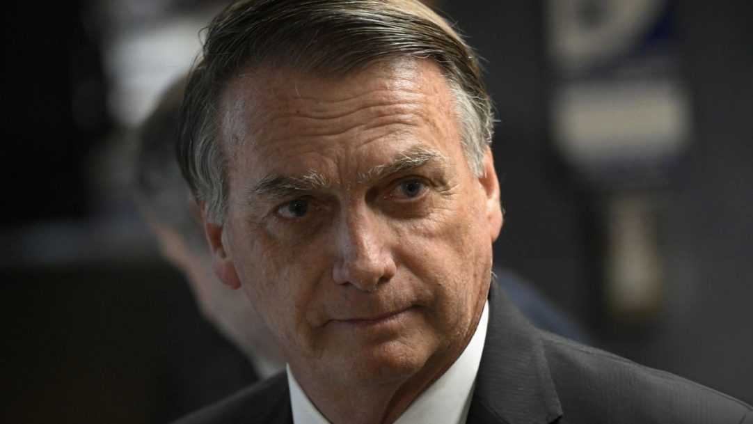 Bolsonaro é sentenciado a 27 anos de prisão