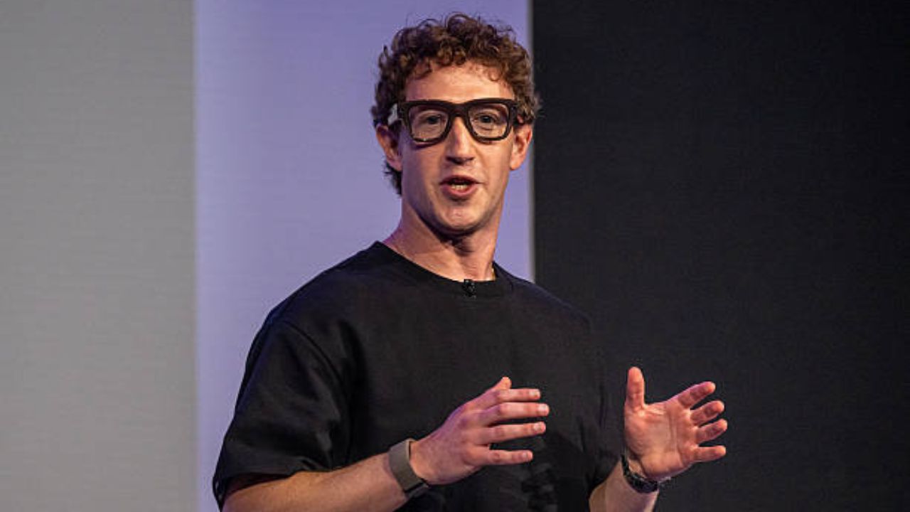 Mark Zuckerberg, dono da Meta, no lançamento do item | Reprodução/David Paul Morris/Bloomberg/Getty Images Embed