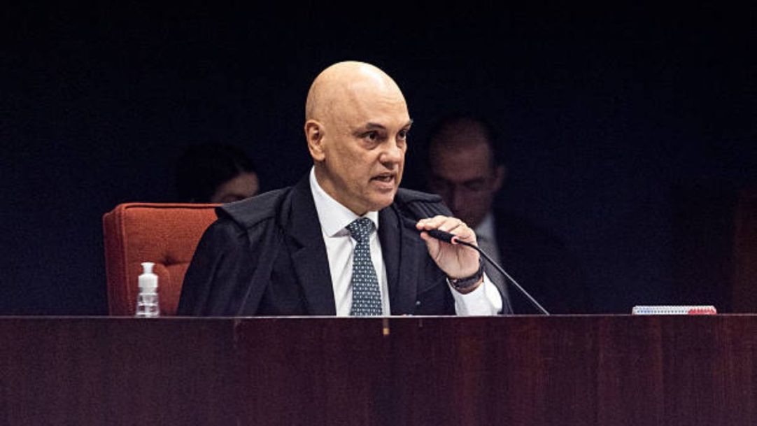 Alexandre de Moraes vota pela condenação de Jair Bolsonaro e mais 7 réus