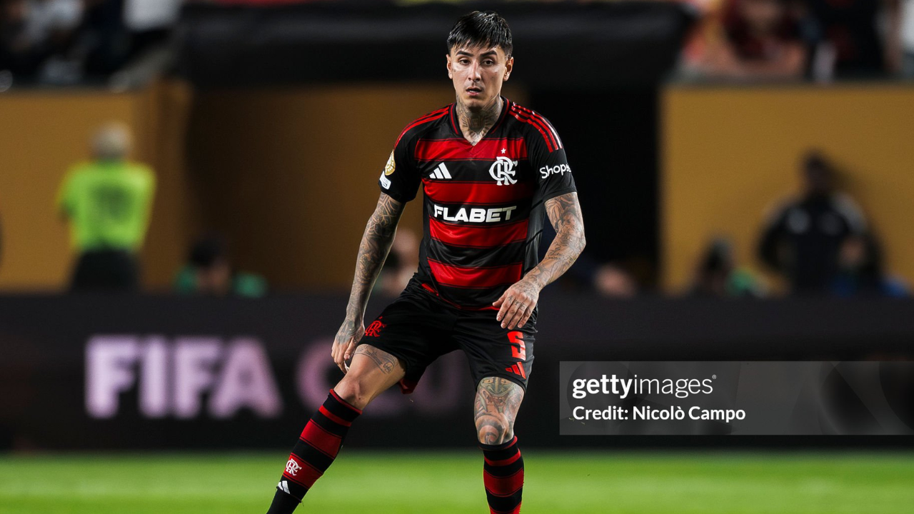 Erick Pulgar com a camisa do Flamengo | Reprodução/Nicolò Campo/Getty Images Embed