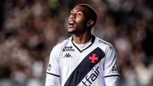 Com 12 gols na temporada, Rayan se torna símbolo da recuperação vascaína