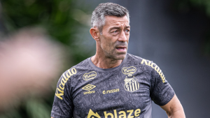 Santos é condenado pela Fifa a pagar quantia milionária a Pedro Caixinha