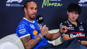 Erro da Ferrari marca corrida de Hamilton na Itália