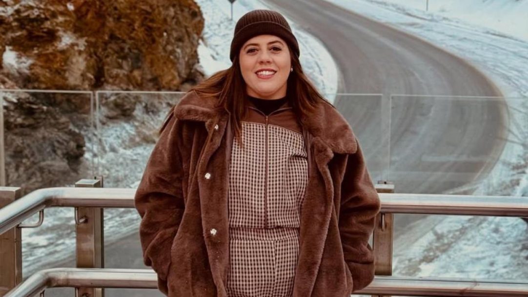 Tati Machado se emociona ao falar sobre o filho em seu retorno ao Saia Justa