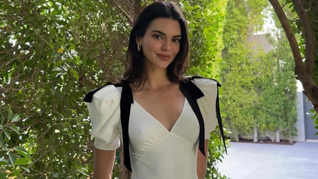 Kendall Jenner mostra como usar preto e branco com sofisticação no dia a dia
