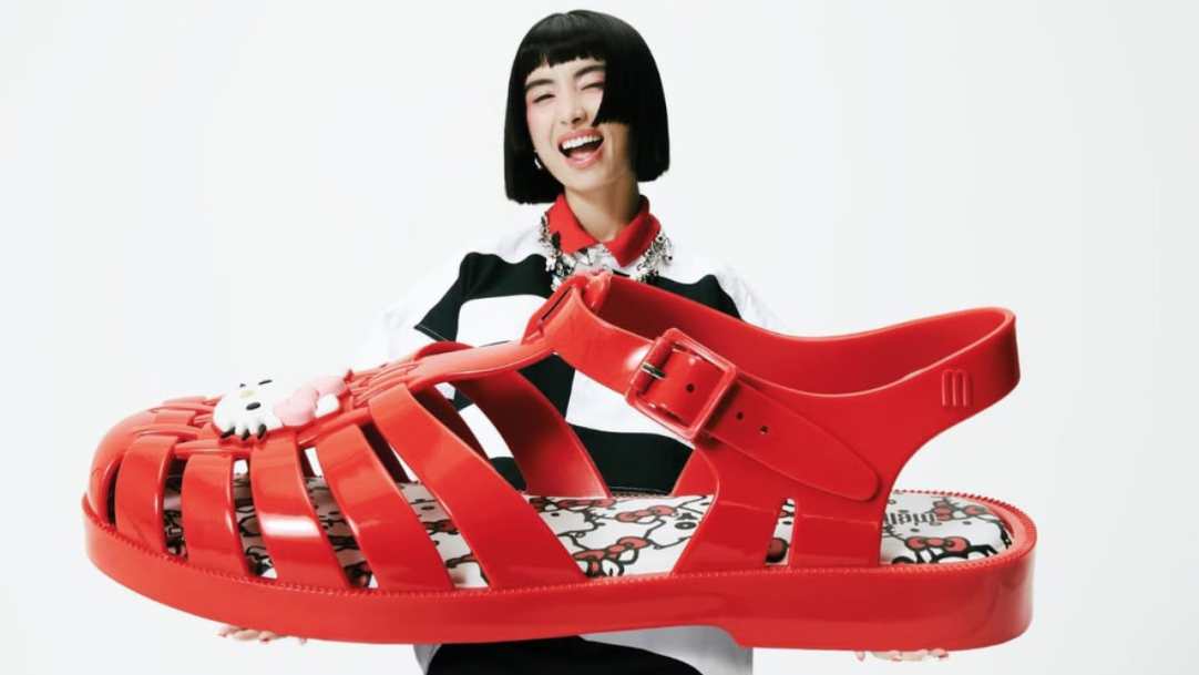 Melissa relança coleção com Hello Kitty e aposta em nostalgia fashion