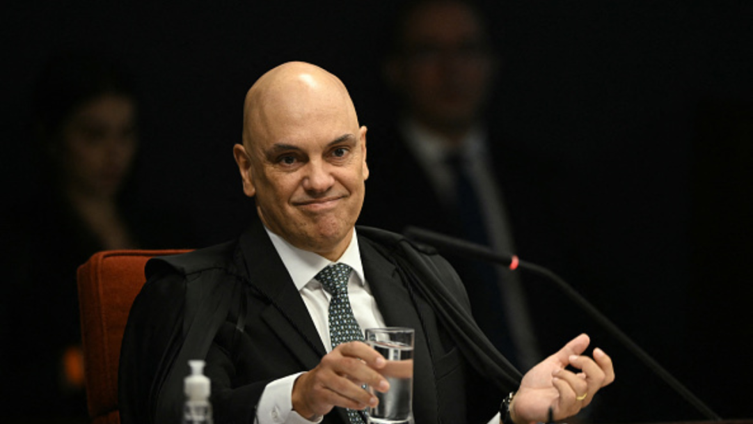 Julgamento de Bolsonaro é suspenso e retoma nos próximos dias