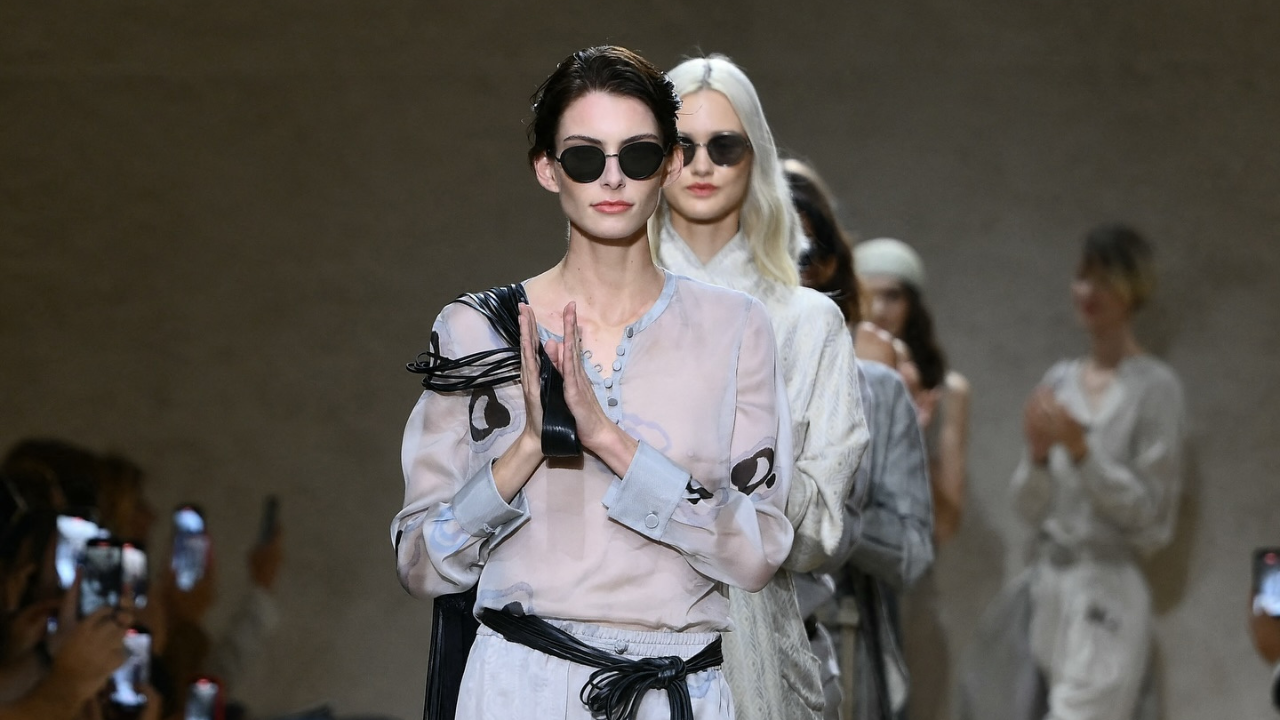 Em fechamento de desfile na MFW, Giorgio Armani é ovacionado pelo público l
Reprodução/Instagram/@lofficielitalia