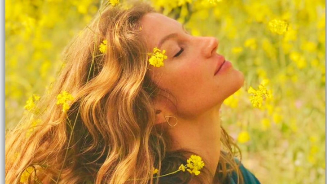 Gisele Bündchen volta às redes sociais com fotos exclusivas