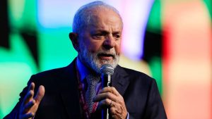 Lula critica Bolsonaro e afirma que país vive “momento delicado”