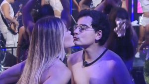 A Fazenda 17: beijos, punição e treta agitam festa
