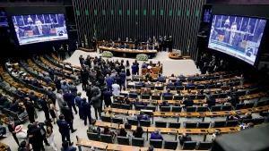 Câmara aprova urgência para tratar falsificação de bebidas como crime hediondo