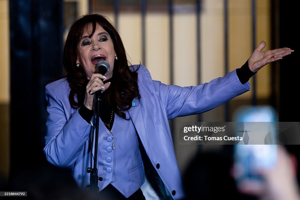 Cristina Kirchner discursando | Reprodução/Tomas Cuesta/Getty Images Embed
