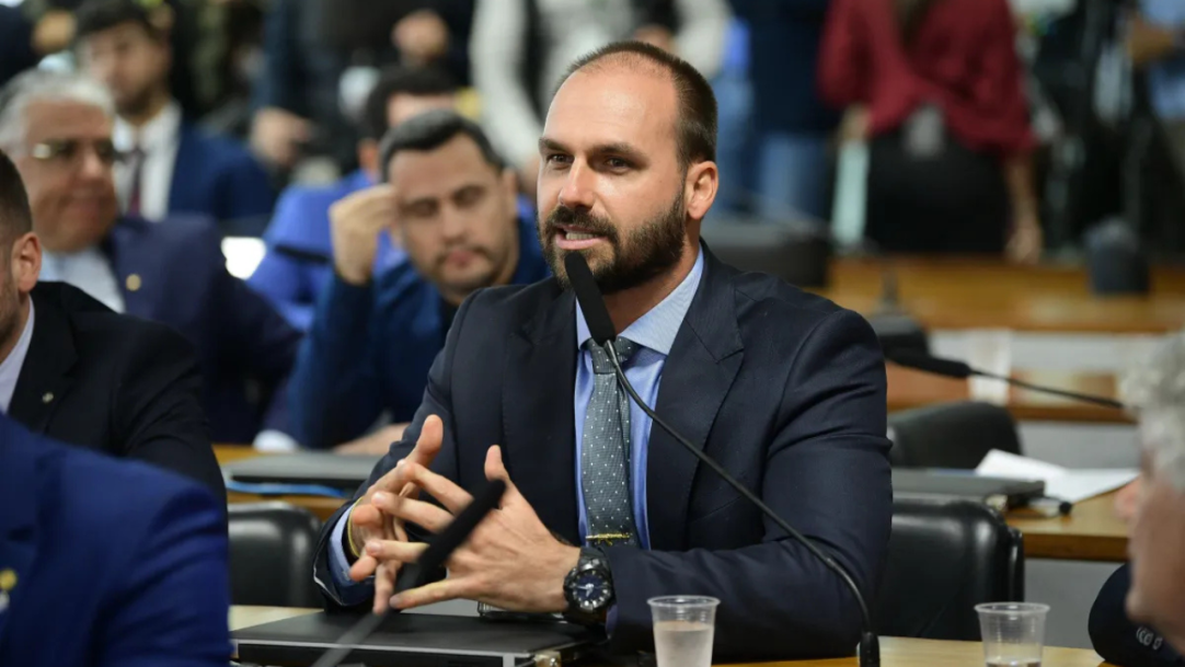 Pedido de prisão de Eduardo Bolsonaro é rejeitado pela PGR