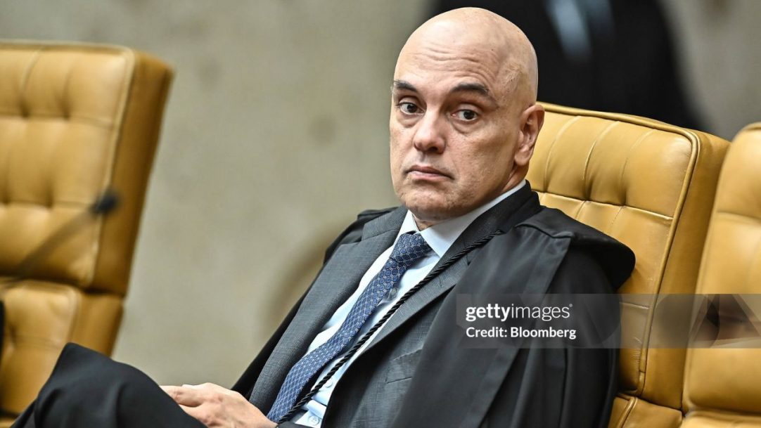 Suposta interferência de Bolsonaro na PF faz Moraes reabrir inquérito