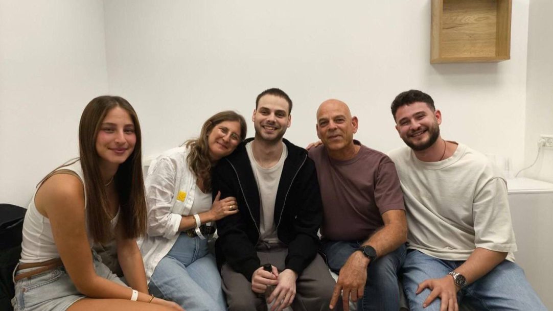 Hamas liberta 20 reféns israelenses em Gaza