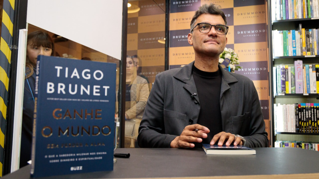 Autor best-seller e uma das vozes mais influentes em espiritualidade aplicada ao cotidiano, Tiago Brunet reúne mais de 500 pessoas no lançamento de seu mais novo livro