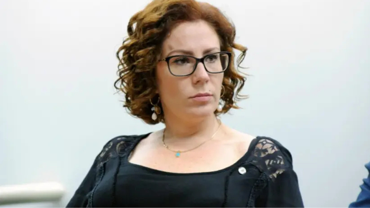 A deputada Carla Zambelli em comissão na Câmara | Reprodução/Cleia Viana/Câmara dos Deputados