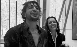 Rafa Kalimann deixa Nattan com ciúmes ao receber flores misteriosas