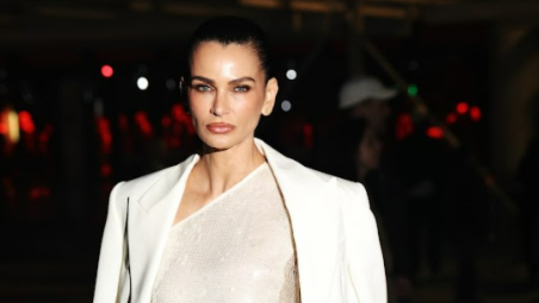 Fernanda Motta estreia em Stella McCartney no segundo dia de PFW