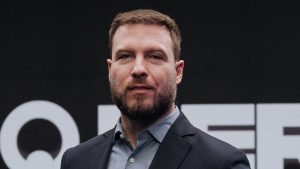 Thiago Nigro é internado no dia do aniversário após torção no joelho