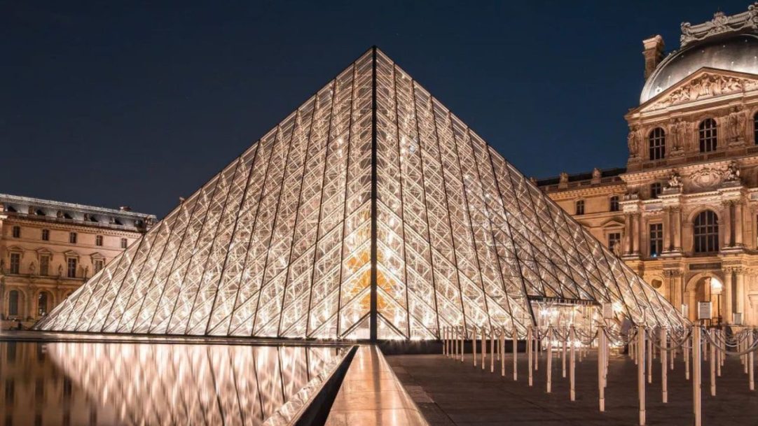 Segundo promotora, oito joias foram roubadas no Louvre