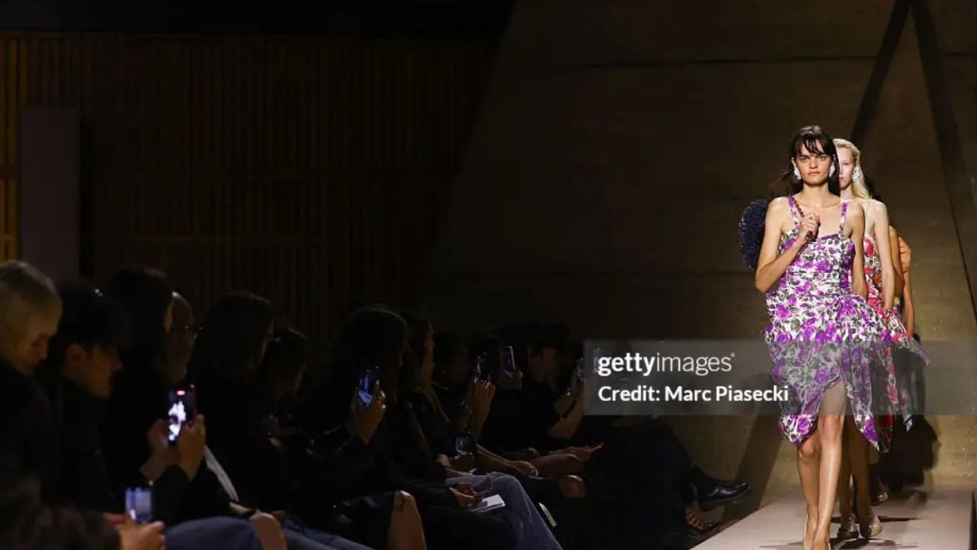 Chloé revisita suas origens em desfile na Paris Fashion Week
