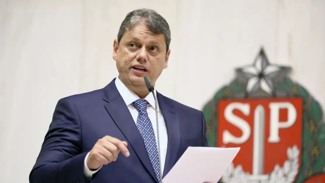 Tarcísio se desculpa por piada e promete reforçar combate ao metanol