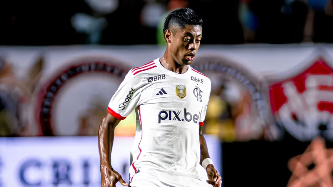 Bruno Henrique mostra incômodo com nova função no ataque do Flamengo
