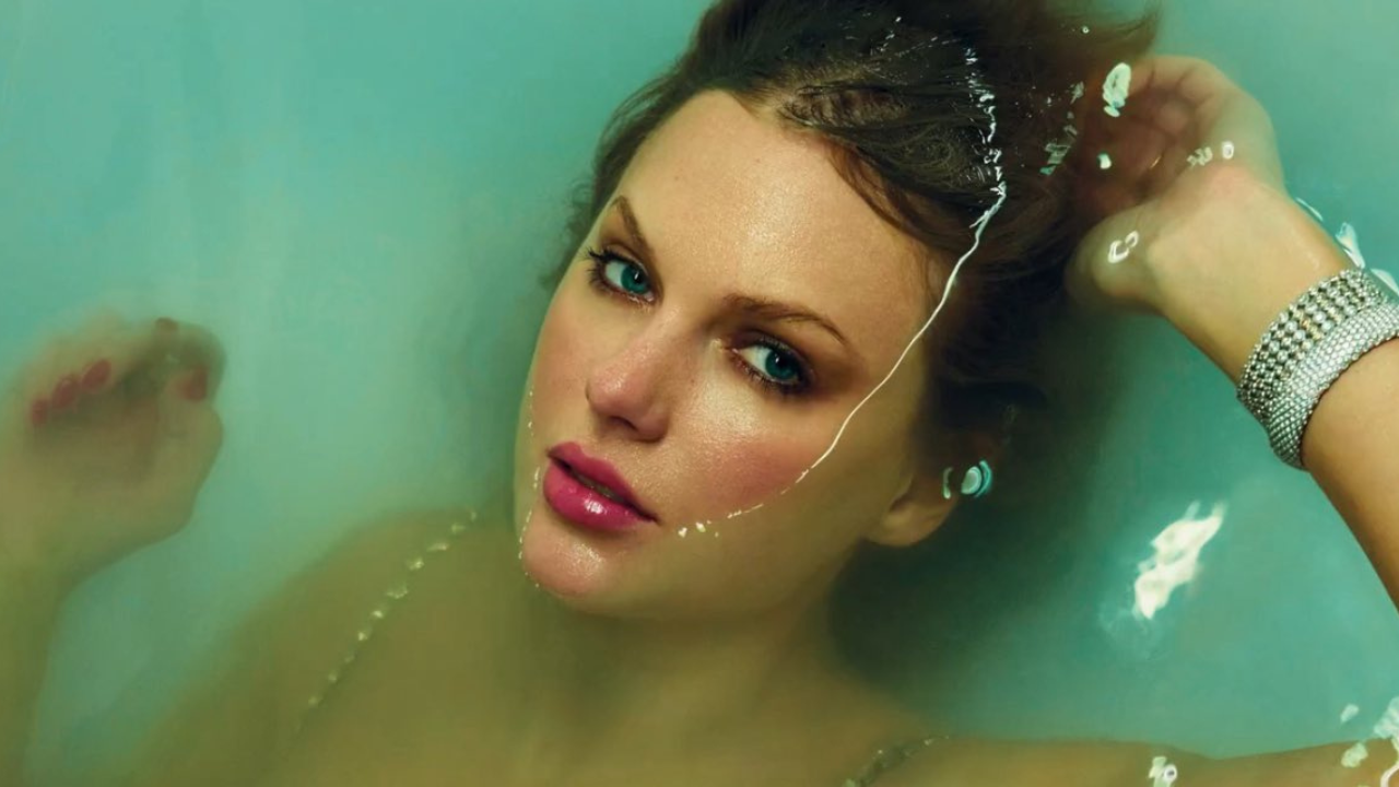 Taylor Swift em uma das fotos promocionais de ''The Life of a Showgirl'' | Reprodução/X/@TSUpdating