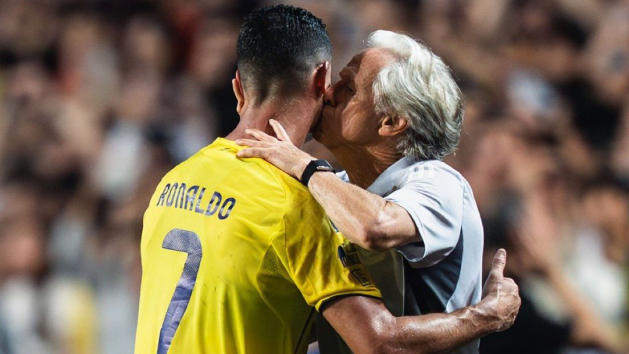 Cristiano Ronaldo e Jorge Jesus durante a Supercopa da Arábia Saudita | Reprodução/Instagram/@centraldoarabao